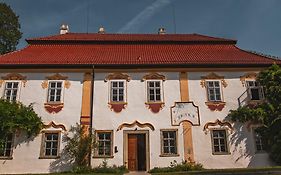 Zámeček Ostrov